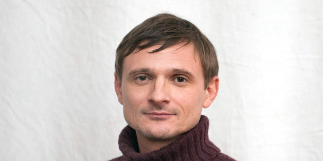 Florian Lukas spielt "Martin Kupfer" in "Weissensee"