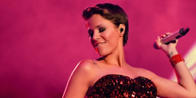 Michelle rockt auf der Bühne.