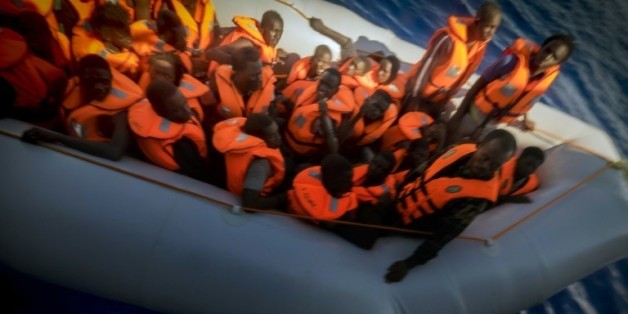 Opération de sauvetage de migrants par Médecins sans Frontières le 28 septembre 2015 au large de la Libye