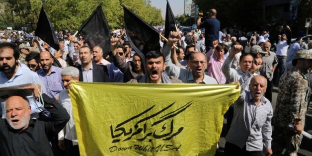 Des hommes manifestent à Téhéran contre l'Arabie Saoudite après la mort de 150 iranien à la Mecque, le 25 septembre 2015