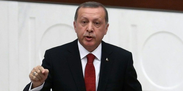 Le président turc Recep Tayyip Erdogan donne un discours au Parlement à Ankara, le 1er octobre 201