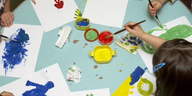 children painting