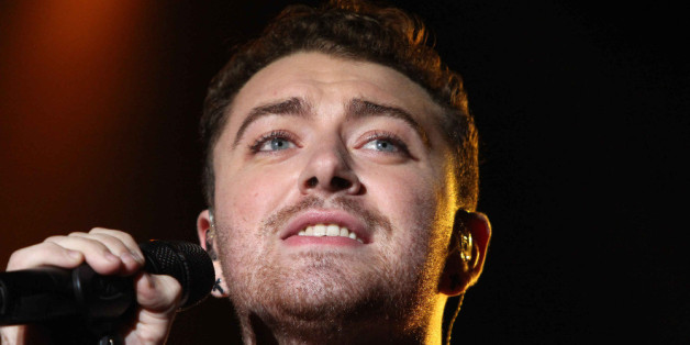 Auf Anhieb hat es der neue Bond-Song von Sam Smith an die Spitze der britischen Charts geschafft.
