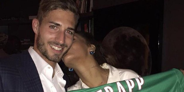 So leidenschaftlich hat Rihanna noch keinen deutschen Fußballer geknutscht