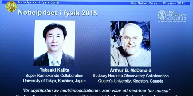 Les portraits des co-lauréats du prix Nobel de physique le Japonais Takaaki Kajita (g) et le Canadien, Arthur B McDonald, le 6 octobre 2015 à Stockholm