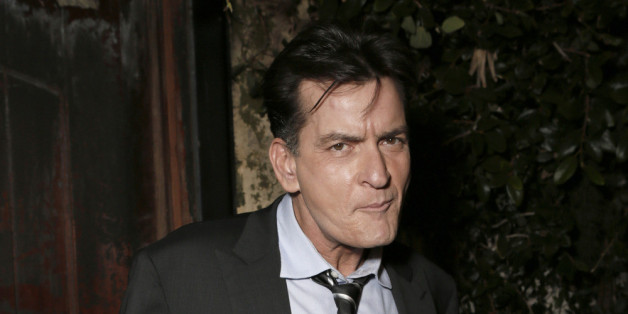 Charlie Sheen soll mit einer jungen Dame aneinander geraten sein.