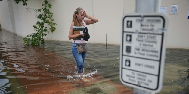 Une rue inondée à Miami Beach, en Floride, en raison d'une marée haute générée par le cycle lunaire, le 29 septembre 2015