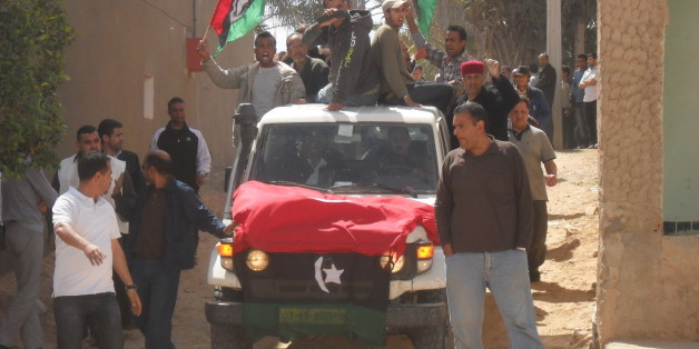 Refugees and Tataouine residents came together on April 17th to bury Ali Ahmed Jerbi, the first "Libyan martyr" to be interred in Tunisia.
اجتÙ
ع اÙÙØ§Ø¬Ø¦ÙÙ ÙØ³Ùا٠تطاÙÙÙ ÙÙÙ
17 أبرÙÙ ÙØ¯Ù٠عÙ٠أØÙ
د Ø¬Ø§Ø¨Ø±Ø Ø£ÙÙ "Ø´ÙÙØ¯ ÙÙØ¨Ù"Ø ÙÙØ¯ÙÙ Ù٠تÙÙØ³.
Les réfugiés et les habitants de Tataouine se sont rassemblés, le 17 avril, lors des funérailles d'Ali Ahmed Jerbi, le premier "martyr libyen" enterré en Tunisie.
Full story: <a href="http://www.magharebia.com/cocoon/awi/xhtml1/en_GB/features/awi/reportage/2011/04/22/reportage-01" rel="nofollow">www.magharebia.com/cocoon/awi/xhtml1/en_GB/features/awi/r...</a>
اÙÙØµØ©
<a href="http://www.magharebia.com/cocoon/awi/xhtml1/ar/features/awi/reportage/2011/04/22/reportage-01" rel="nofollow">www.magharebia.com/cocoon/awi/xhtml1/ar/features/awi/repo...</a>
L'article: <a href="http://www.magharebia.com/cocoon/awi/xhtml1/fr/features/awi/reportage/2011/04/22/reportage-01" rel="nofollow">www.magharebia.com/cocoon/awi/xhtml1/fr/features/awi/repo...</a>