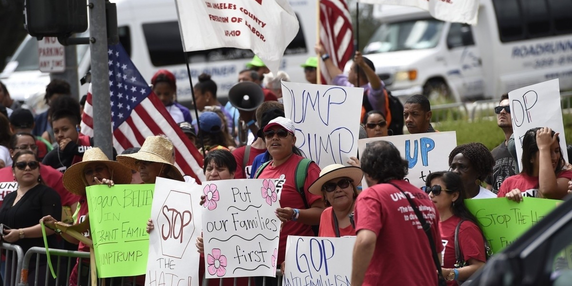 ¿Por qué los latinos mayores de 50 son los más influyentes? | HuffPost