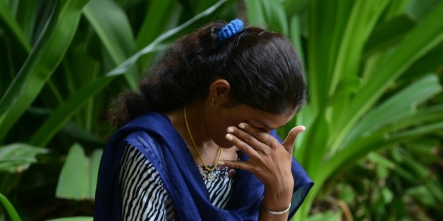 Santa Devi Meghwal fond en larmes le 24 août 2015 à Jodhpur à l'évocation de son mariage noué pendant l'enfance