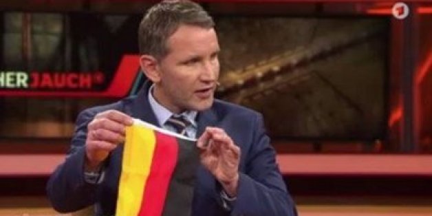 Das ist der beste Kommentar zum irren Flaggenauftritt des AfD-Mannes Höcker