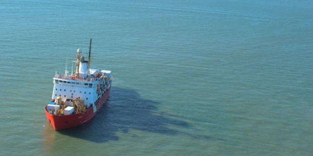 Le navire rouge des garde-côtes canadiens, Amundsen, le 19 septembre 2015 dans le passage du Nord-Ouest
