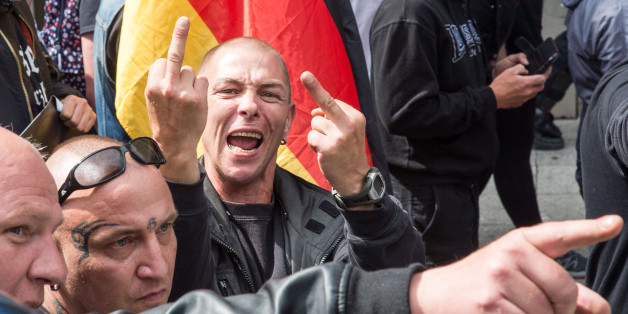Demonstranten des rechten "Widerstand Ost-West" in Frankfurt im Juni 2015