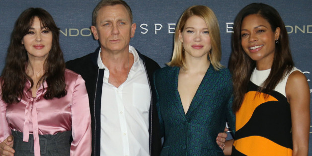 Daniel Craig alias James Bond mit seinen neuen "Bond-Women"