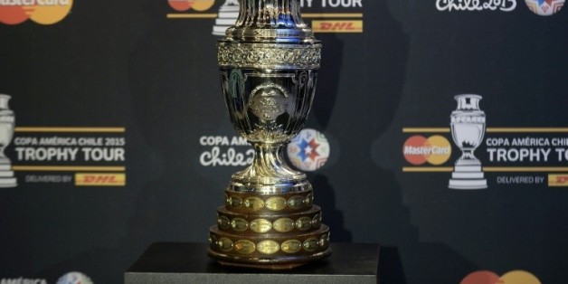 Le trophée de la Copa America exposé au musée El Papalote à Mexico, le 21 mai 2015