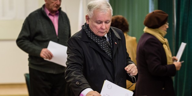 Former Polish Prime Minister and leader of main opposition party Law And Justice (PiS) Jaroslaw Kaczynski casts his ballot at a polling station to vote during the legislative elections in Poland on October 25, 2015 in Warsaw. AFP PHOTO / WOJTEK RADWANSKI (Photo credit should read WOJTEK RADWANSKI/AFP/Getty Images)