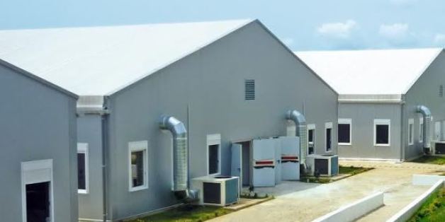 Die Winterzelte sollen Flüchtlinge warm halten.
