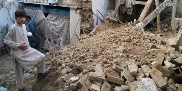 Des maisons détruites après un violent séisme à Kohat, le 26 octobre 2015, en Afghanistan