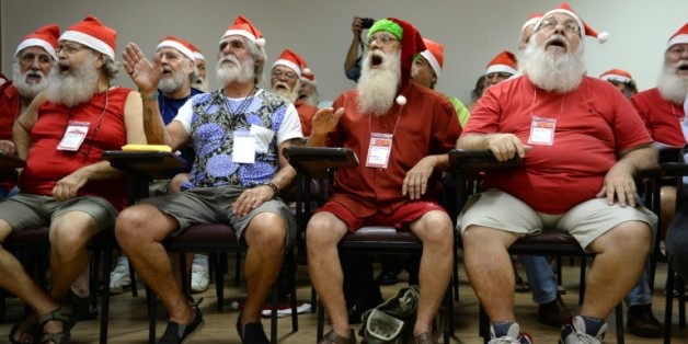 Les élèves de l'école de Père Noël de Rio de Janeiro (Brésil), le 27 octobre 2015