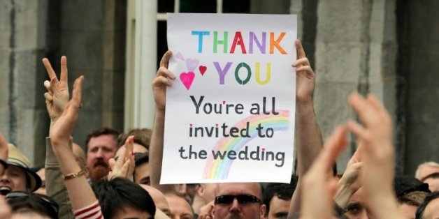 Des partisans du mariage homosexuel célèbrent la victoire du "oui" au référendum, le 23 mai 2015 à Dublin, en Irlande