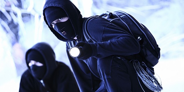 Two thieves dressed in black