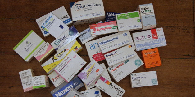 Alors pourquoi 77 médicaments ? Tout simplement parce la pharmacovigilance a seulement sélectionné les médicaments faisant lâobjet dâune surveillance renforcée. Câest à dire encore plus forte que la surveillance normale. Câest à ce moment précis que le message à coincé. « Surveillance renforcé » ne signifie pas médicaments à effets secondaires graves !! Ãa nâa même parfois rien à voir !