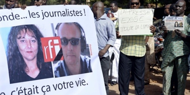 Des journalistes maliens manifestent en hommage à Ghislaine Dupont et Claude Verlon de RFI, tués à Kidal, ici le 4 novembre 2013, à Bamako