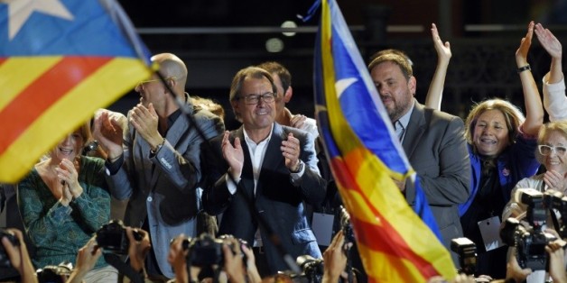 Artur Mas (c), président sortant du gouvernement catalan, lors des élections régionales en Catalogne