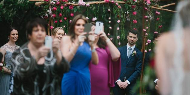 Fotograf postetvirale Hasstirade gegen Smartphobes auf Hochzeiten