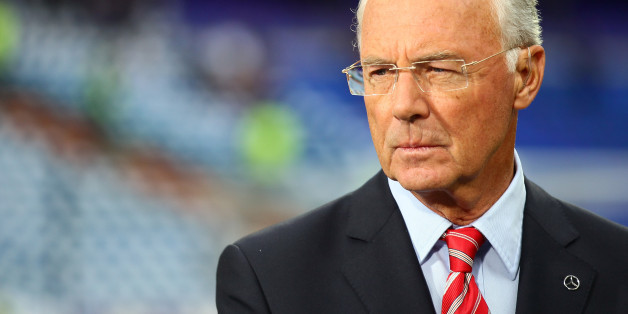 In der Sommermärchen-Affäre erhöht sich der Druck auf Franz Beckenbauer