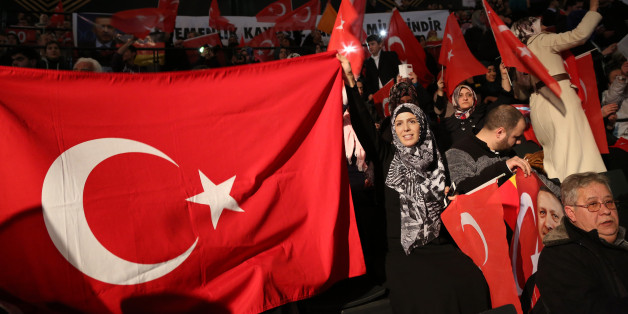 Türken bei einem Besuch des türkischen Präsidenten Erdogan in Berlin