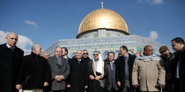 Iyad Madani (c), secrétaire général de l'Organisation de coopération islamique à Al Qods, le 5 janvier 2015