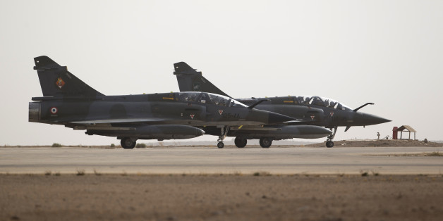 La France a massivement bombardé Raqa, le fief de Daech en Syrie (Photo: deux chasseurs-bombardiers français, stationnés en Jordanie, le 12 octobre 2015)