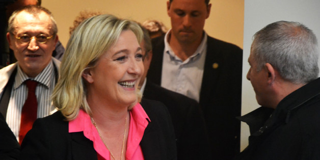 Marine Le Pen était le jeudi 5 avril à Sciences Po à l'occasion de la journée présidentiELLE. Un comité d'accueil l'attendait de pied ferme.