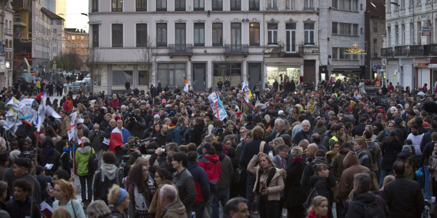 3.000 personnes se sont rassemblées mercredi en fin d'après-midi sur la place communale de Molenbeek