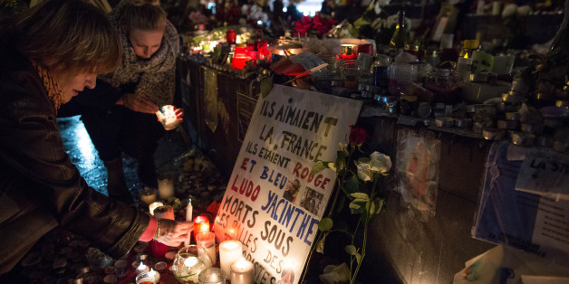 Nach den Anschlägen von Paris trauert die Stadt - und liest "Paris - ein Fest fürs Leben".