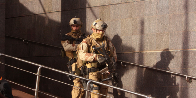 Soldiers leave the Radisson Blu hotel, after assisting Mali soldiers during an attack by gunmen on the hotel in Bamako, Mali, Friday, Nov. 20, 2015. Islamic extremists armed with guns and grenades stormed the luxury Radisson Blu hotel in Mali's capital Friday morning, and security forces worked to free guests floor by floor. (AP Photo/Harouna Traore)