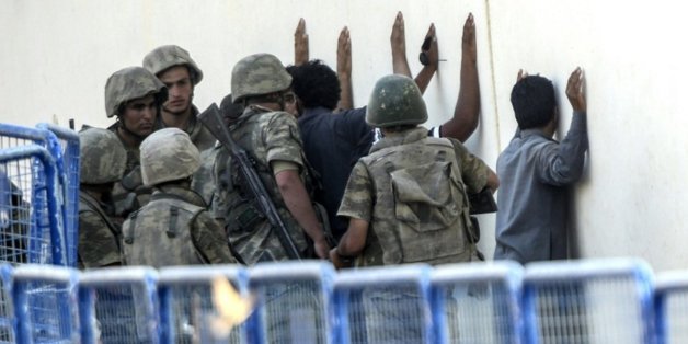 Arrestation le 15 juin 2015 à Sanlifurca par des soldats turcs, d'un homme soupçonné d'etre un combattant du groupe EI
