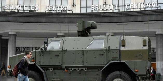 Véhicule militaire le 21 novembre 2015 à Bruxelles en état d'alerte maximale