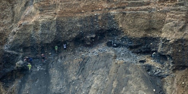 Des mineurs illégaux dans une mine de jade le 4 octobre 2015 à Hpakant en Birmanie