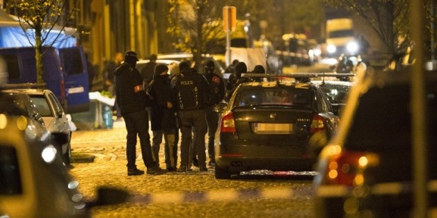 Des policiers déployés le 22 novembre 2015 à Bruxelles en état d'alerte antiterroriste maximale