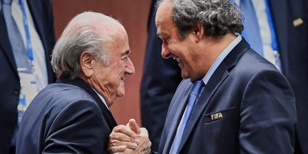 Poignée de mains entre Sepp Blatter et Michel Platini, le 2 juin 2015 à Zurich
