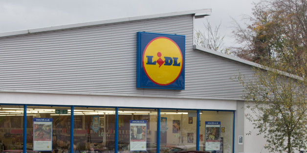 Lidl, Aldi und Co bieten vermehrt Frisch-Fisch an.