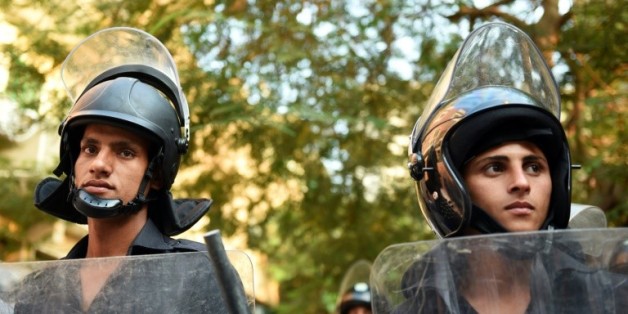 Des policiers égyptiens au Caire le 31 octobre 2015