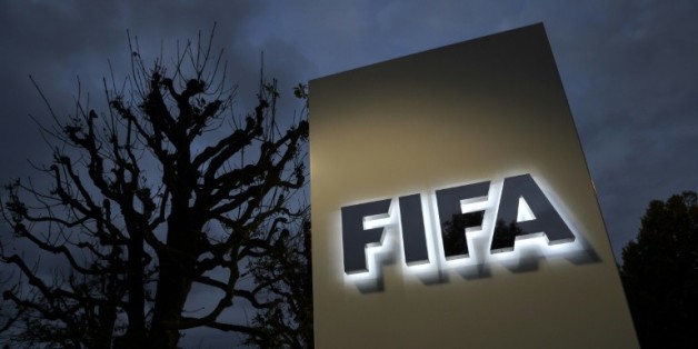 Le logo de la Fifa devant l'entrée de l'instance à Zurich le 8 octobre 2015