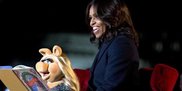 Die amerikanische First Lady Michelle Obama (51) hat mit Miss Piggy die Weihnachtssaison in den USA eingeläutet.
