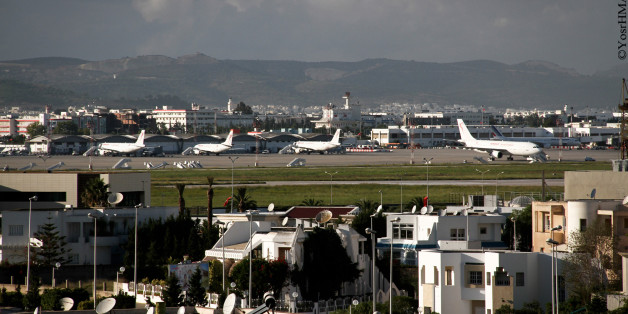 L'aéroport international de Tunis-Carthage (Ù
طار تÙÙØ³ ÙØ±Ø·Ø§Ø¬ Ø§ÙØ¯ÙÙÙ) (code AITA : TUN ⢠code OACI : DTTA) dessert Tunis (capitale de la Tunisie). Situé à huit kilomètres au nord-est de Tunis, il est mis en exploitation en 1940.L'aéroport porte le nom de la cité historique de Carthage qui est située à l'est de l'aéroport. Lors de sa mise en exploitation, l'aérodrome est connu sous le nom de Tunis-El Aouina.