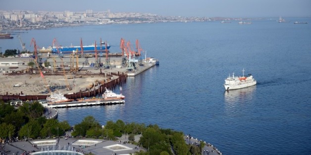 Vue du port de Bakou, le 10 mai 2014
