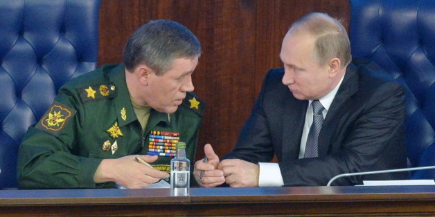 Der russiche Präsident Wladimir Putin und der Chef der russischen Armee, Valery Gerasimov