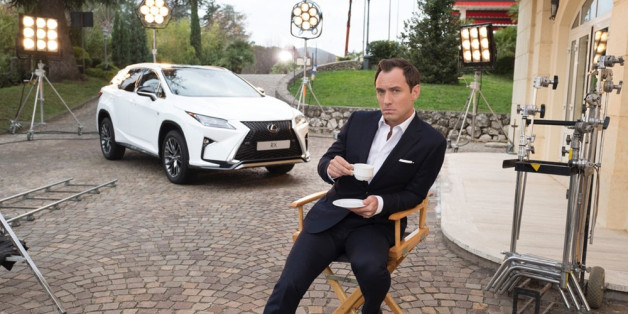 Jude Law könnte einem alles verkaufen: Anzüge, Autos, Kaffee